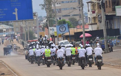 Riders make their way along Bilpam Road