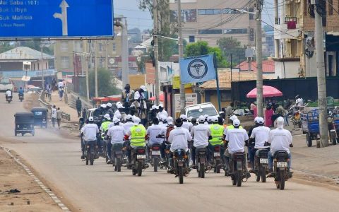 The campaign convoy on Bilpam Road