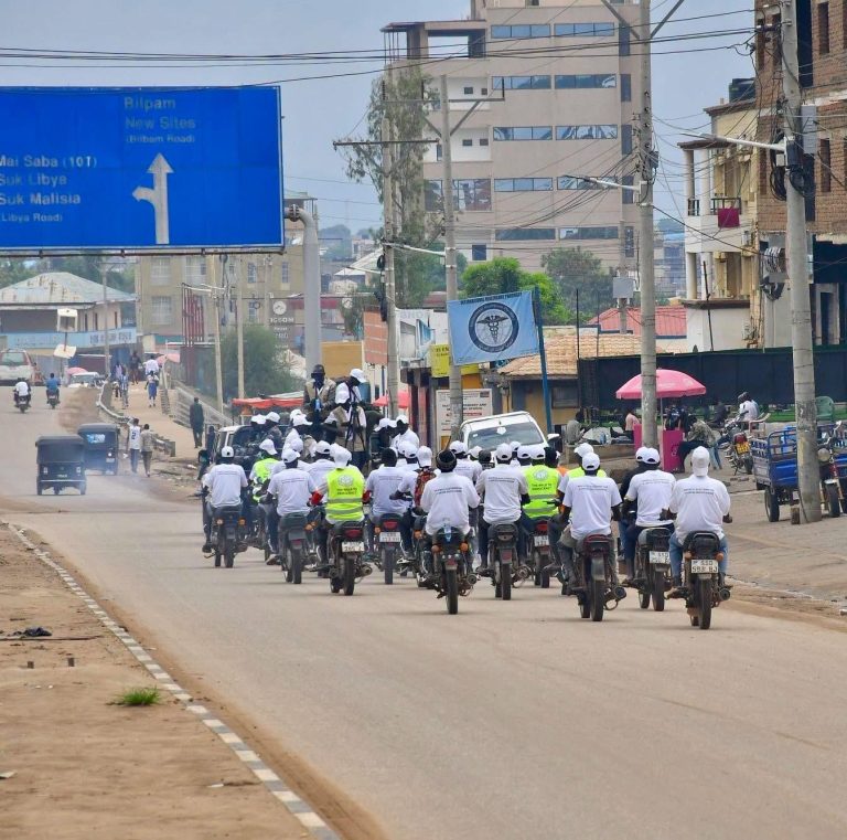 The campaign convoy on Bilpam Road