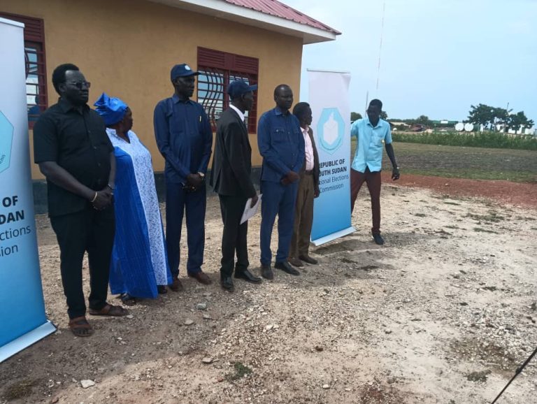Officials at the launch of the campaign in Bentiu